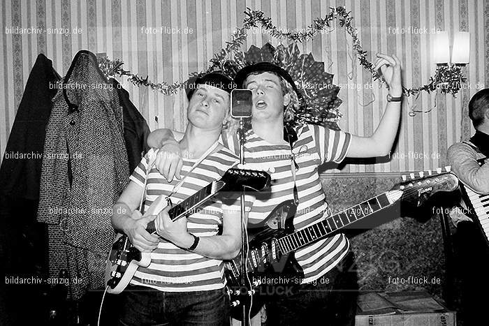1966/1967 Jugendabend bei Steinemann Karneval: JGSTKR-010269