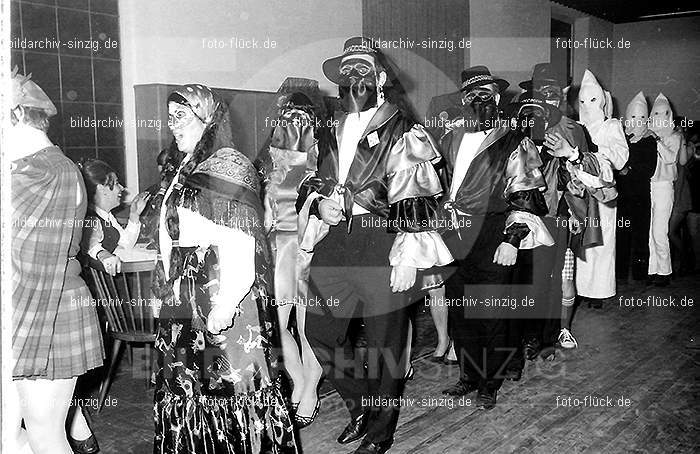 1970 Karnevalsfeier im Turnverein: KRTR-015657