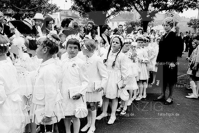 1967 Weißer Sonntag Kommunion in Sinzig St. Peter: WSSNKMSNSTPT-010002