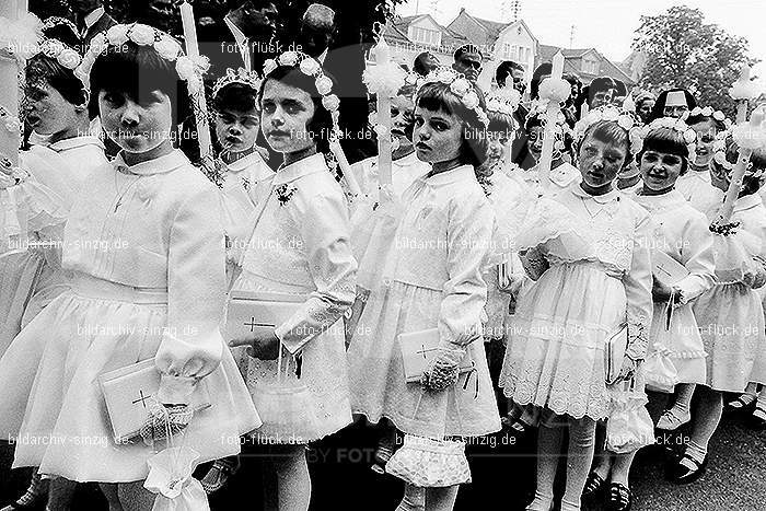 1967 Weißer Sonntag Kommunion in Sinzig St. Peter: WSSNKMSNSTPT-010004