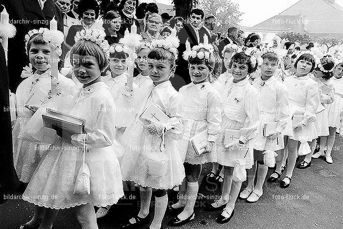 1967 Weißer Sonntag Kommunion in Sinzig St. Peter: WSSNKMSNSTPT-010005