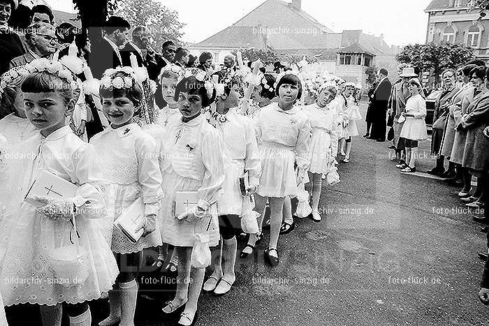 1967 Weißer Sonntag Kommunion in Sinzig St. Peter: WSSNKMSNSTPT-010006