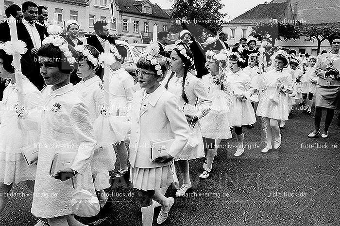 1967 Weißer Sonntag Kommunion in Sinzig St. Peter: WSSNKMSNSTPT-010008