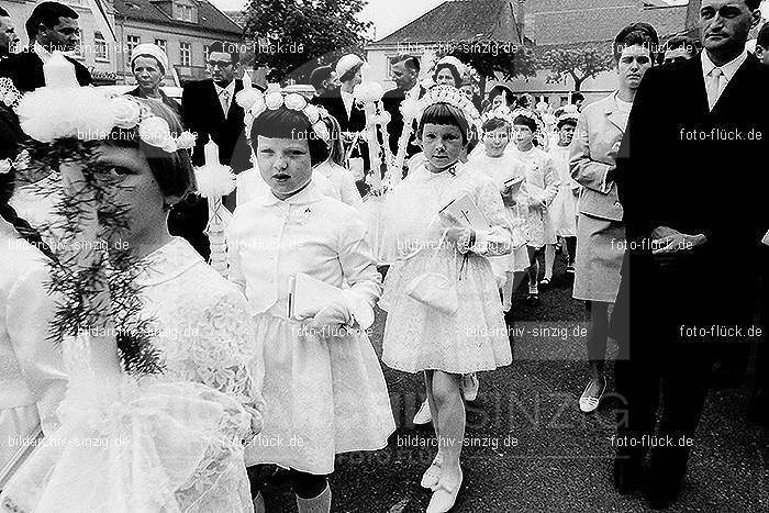 1967 Weißer Sonntag Kommunion in Sinzig St. Peter: WSSNKMSNSTPT-010009