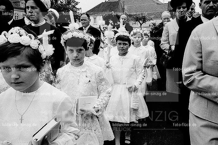1967 Weißer Sonntag Kommunion in Sinzig St. Peter: WSSNKMSNSTPT-010010