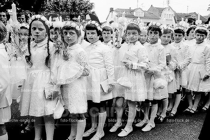 1967 Weißer Sonntag Kommunion in Sinzig St. Peter: WSSNKMSNSTPT-010011