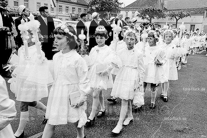 1967 Weißer Sonntag Kommunion in Sinzig St. Peter: WSSNKMSNSTPT-010015