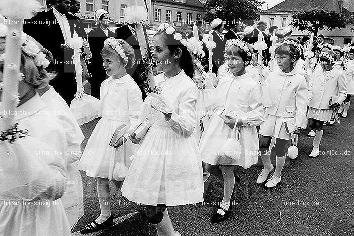 1967 Weißer Sonntag Kommunion in Sinzig St. Peter: WSSNKMSNSTPT-010017