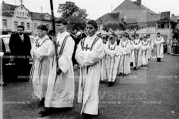1967 Weißer Sonntag Kommunion in Sinzig St. Peter: WSSNKMSNSTPT-010025