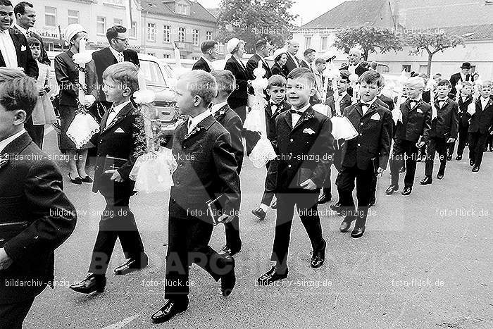 1967 Weißer Sonntag Kommunion in Sinzig St. Peter: WSSNKMSNSTPT-010028