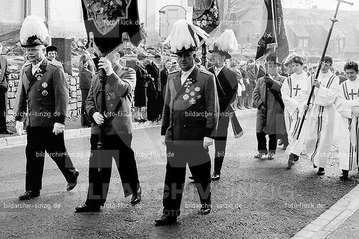 1967 Weißer Sonntag Kommunion in Sinzig St. Peter: WSSNKMSNSTPT-010032