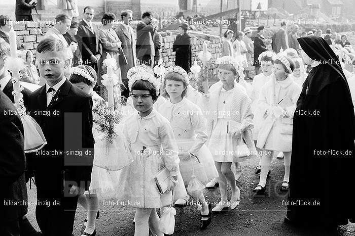 1967 Weißer Sonntag Kommunion in Sinzig St. Peter: WSSNKMSNSTPT-010038