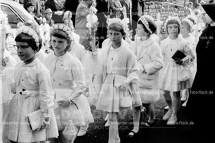 1967 Weißer Sonntag Kommunion in Sinzig St. Peter: WSSNKMSNSTPT-010039