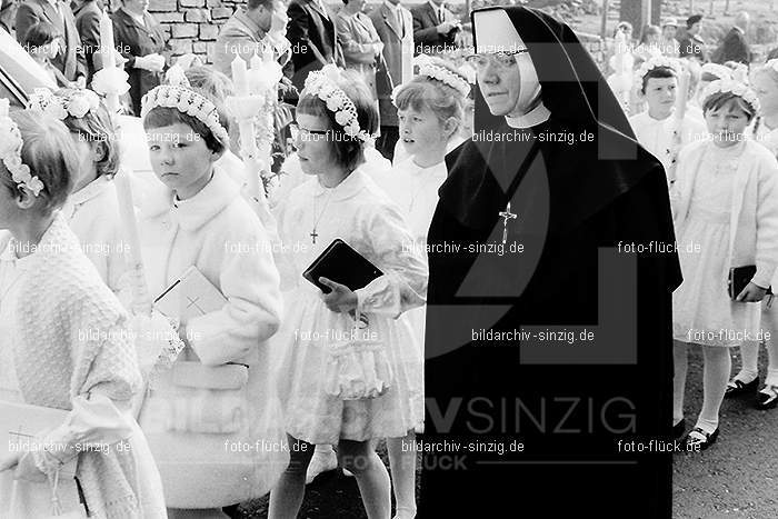 1967 Weißer Sonntag Kommunion in Sinzig St. Peter: WSSNKMSNSTPT-010040