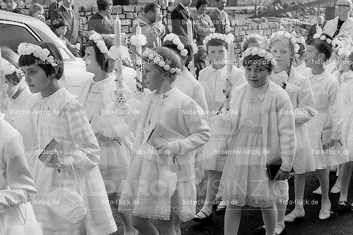 1967 Weißer Sonntag Kommunion in Sinzig St. Peter: WSSNKMSNSTPT-010041