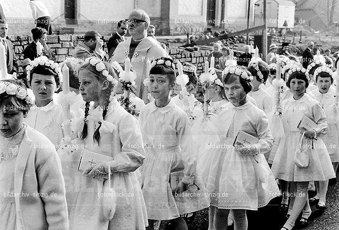 1967 Weißer Sonntag Kommunion in Sinzig St. Peter: WSSNKMSNSTPT-010042