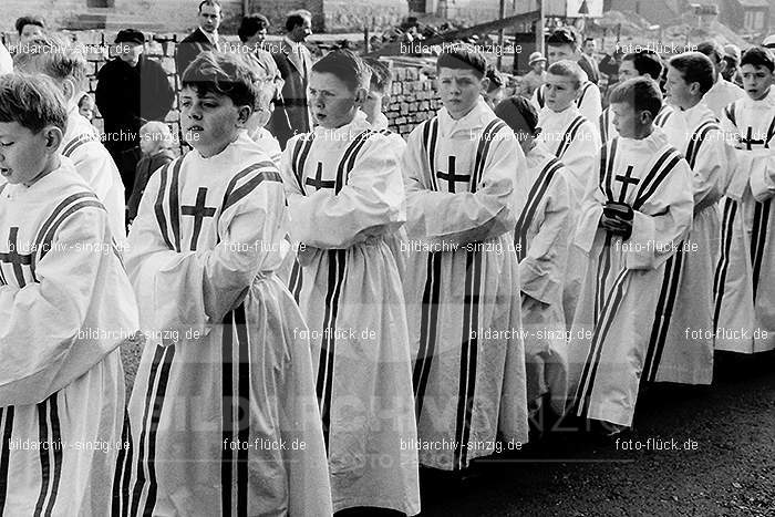 1967 Weißer Sonntag Kommunion in Sinzig St. Peter: WSSNKMSNSTPT-010046