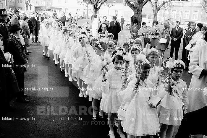 1967 Weißer Sonntag Kommunion in Sinzig St. Peter: WSSNKMSNSTPT-010049