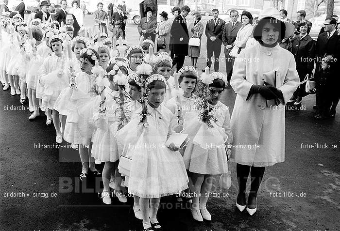 1967 Weißer Sonntag Kommunion in Sinzig St. Peter: WSSNKMSNSTPT-010050