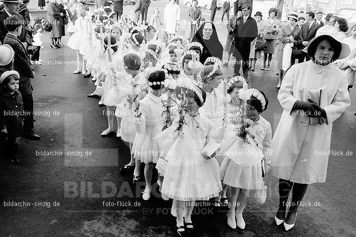 1967 Weißer Sonntag Kommunion in Sinzig St. Peter: WSSNKMSNSTPT-010051