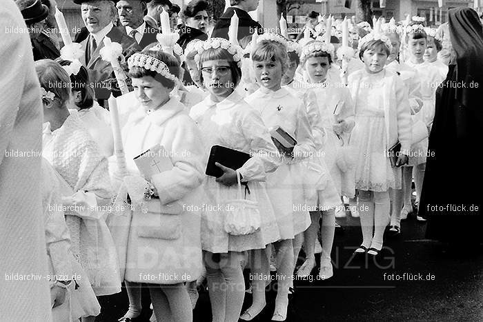 1967 Weißer Sonntag Kommunion in Sinzig St. Peter: WSSNKMSNSTPT-010071
