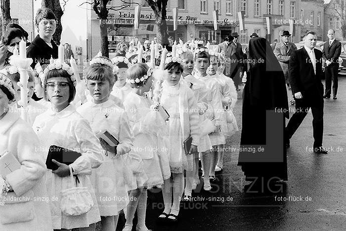 1967 Weißer Sonntag Kommunion in Sinzig St. Peter: WSSNKMSNSTPT-010072