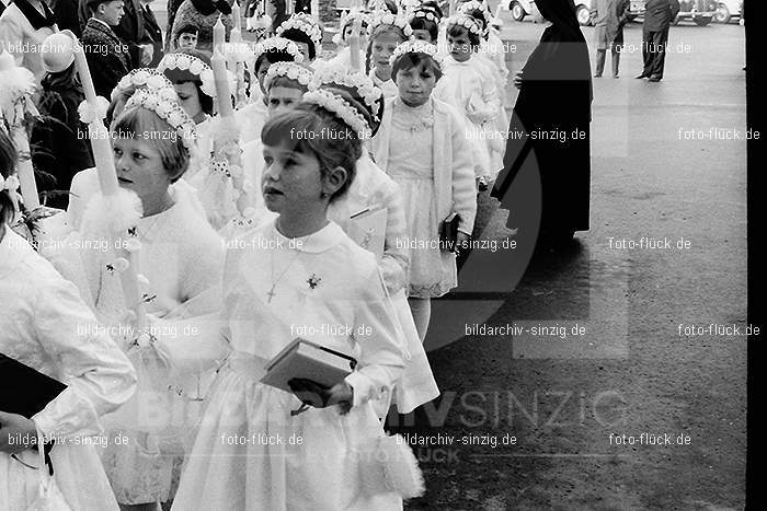 1967 Weißer Sonntag Kommunion in Sinzig St. Peter: WSSNKMSNSTPT-010082