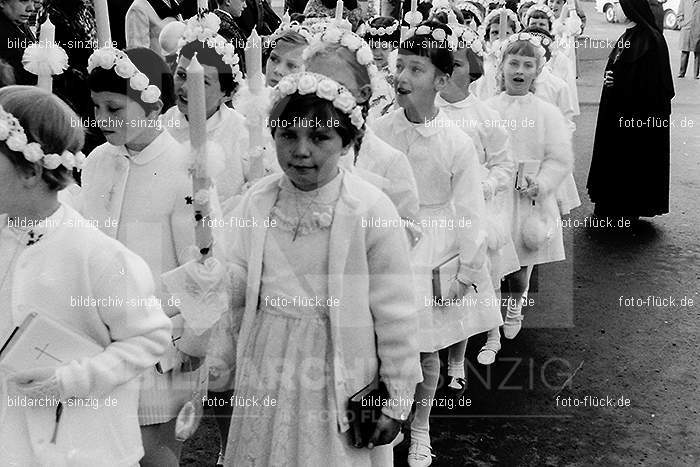 1967 Weißer Sonntag Kommunion in Sinzig St. Peter: WSSNKMSNSTPT-010083