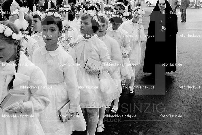 1967 Weißer Sonntag Kommunion in Sinzig St. Peter: WSSNKMSNSTPT-010084