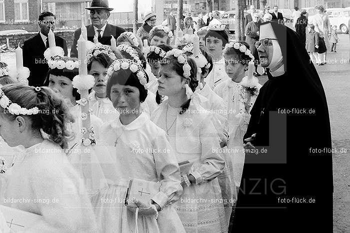 1967 Weißer Sonntag Kommunion in Sinzig St. Peter: WSSNKMSNSTPT-010087