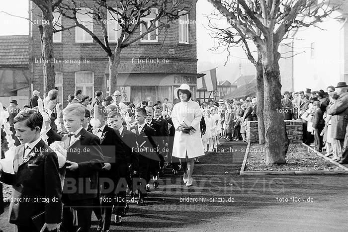 1967 Weißer Sonntag Kommunion in Sinzig St. Peter: WSSNKMSNSTPT-010089