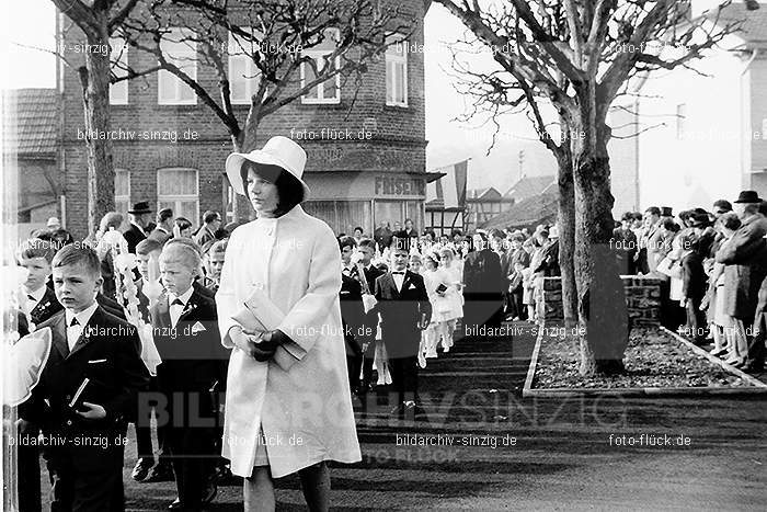 1967 Weißer Sonntag Kommunion in Sinzig St. Peter: WSSNKMSNSTPT-010090