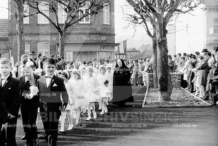 1967 Weißer Sonntag Kommunion in Sinzig St. Peter: WSSNKMSNSTPT-010092