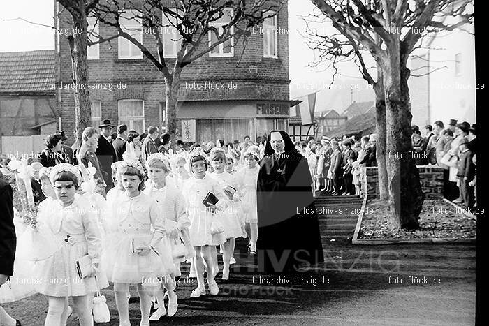 1967 Weißer Sonntag Kommunion in Sinzig St. Peter: WSSNKMSNSTPT-010093