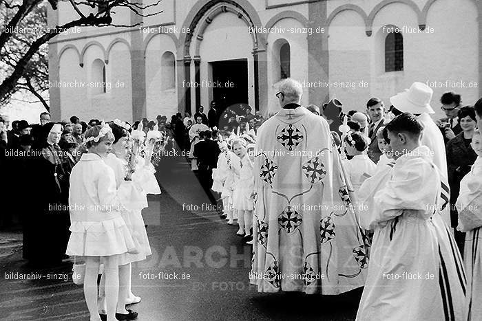 1967 Weißer Sonntag Kommunion in Sinzig St. Peter: WSSNKMSNSTPT-010097