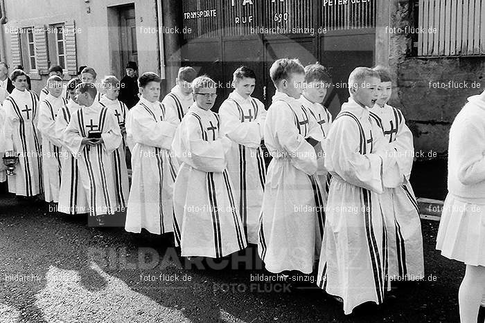 1965 Kinderkommunion Weißer Sonntag in Sinzig: KNWSSNSN-010159