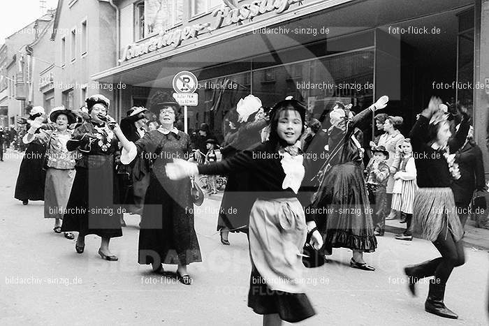 1967 Kinderzug am Veilchendienstag in Sinzig: KNVLSN-010204