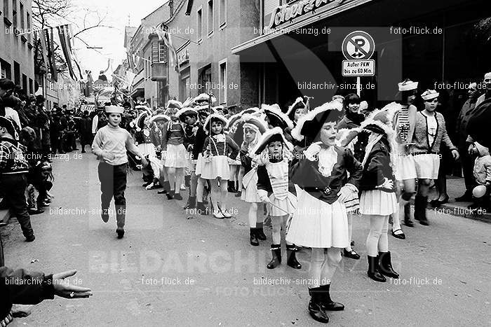 1967 Kinderzug am Veilchendienstag in Sinzig: KNVLSN-010211