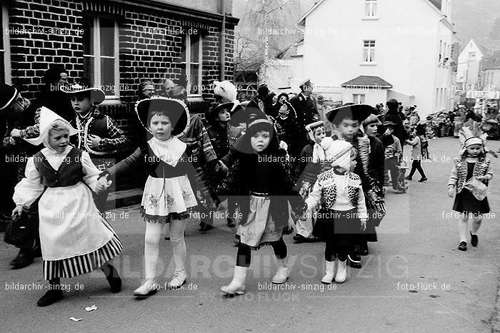 1967 Kinderzug am Veilchendienstag in Sinzig: KNVLSN-010217