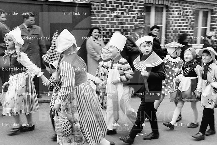 1967 Kinderzug am Veilchendienstag in Sinzig: KNVLSN-010218