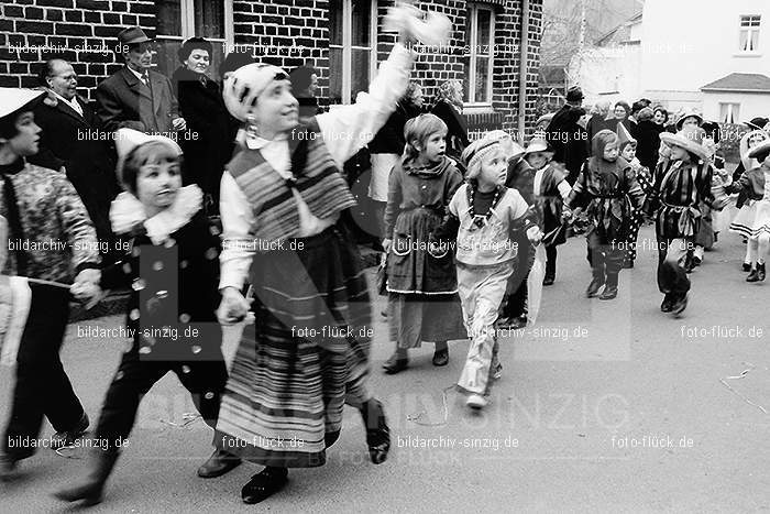 1967 Kinderzug am Veilchendienstag in Sinzig: KNVLSN-010220