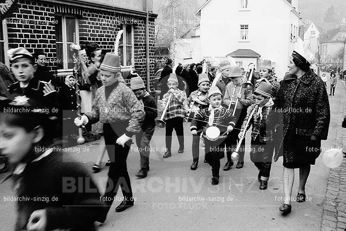 1967 Kinderzug am Veilchendienstag in Sinzig: KNVLSN-010222