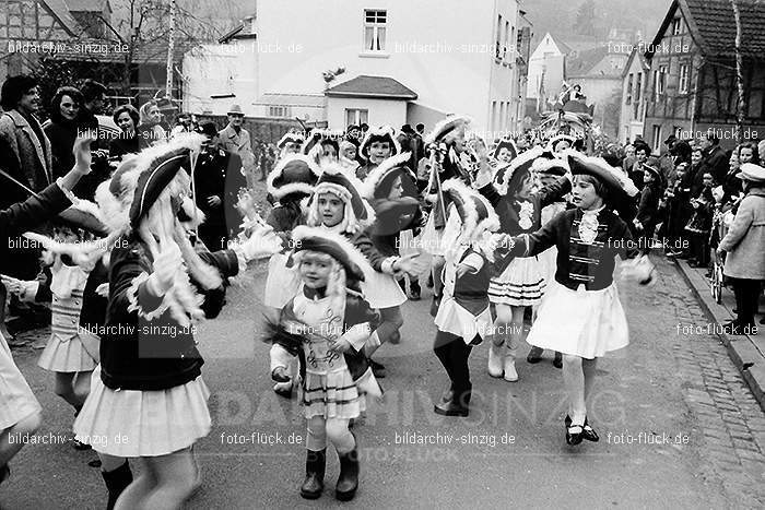 1967 Kinderzug am Veilchendienstag in Sinzig: KNVLSN-010227