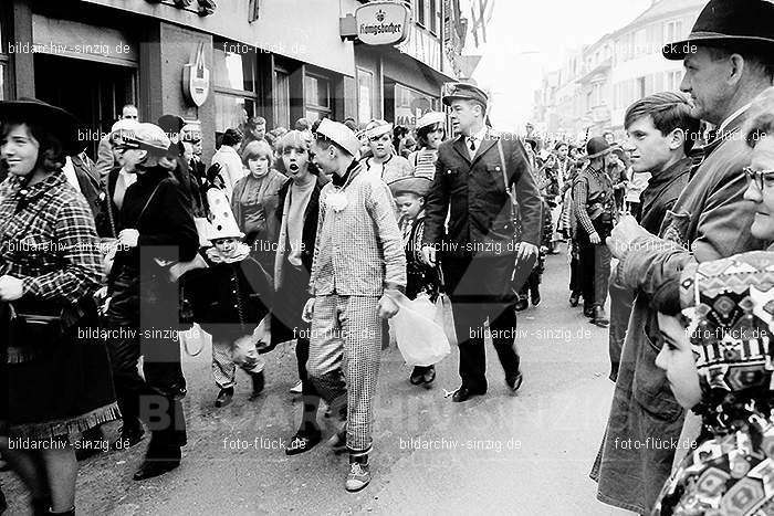 1967 Kinderzug am Veilchendienstag in Sinzig: KNVLSN-010235