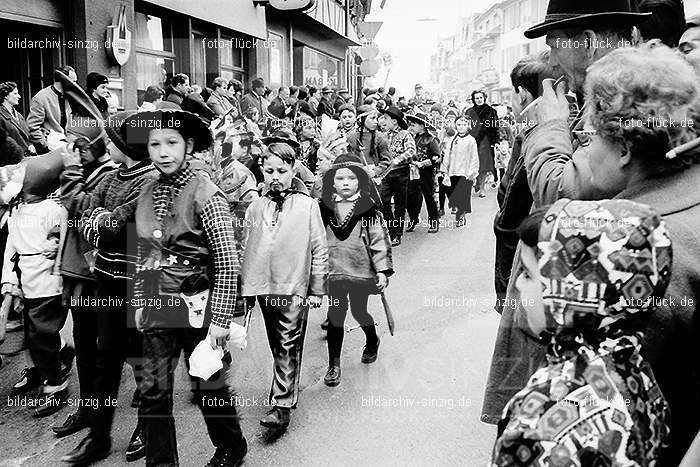 1967 Kinderzug am Veilchendienstag in Sinzig: KNVLSN-010236