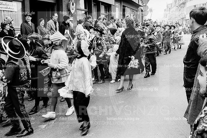 1967 Kinderzug am Veilchendienstag in Sinzig: KNVLSN-010237