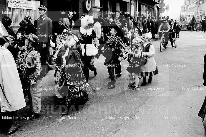 1967 Kinderzug am Veilchendienstag in Sinzig: KNVLSN-010238