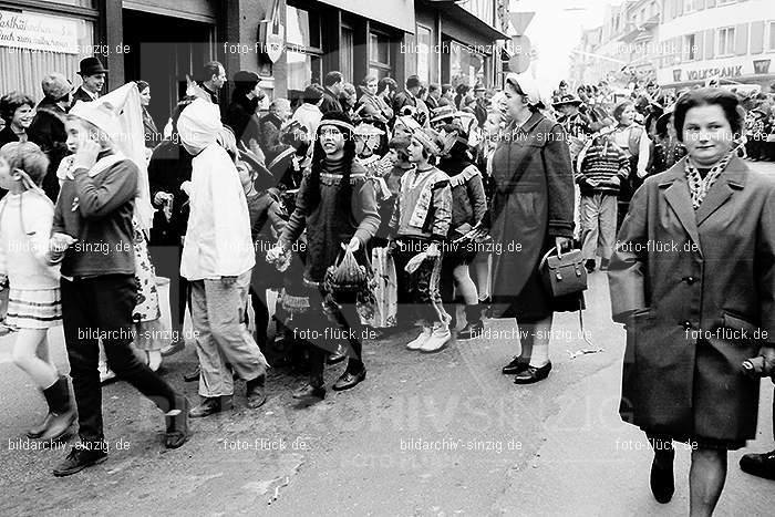 1967 Kinderzug am Veilchendienstag in Sinzig: KNVLSN-010244