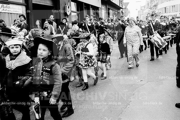 1967 Kinderzug am Veilchendienstag in Sinzig: KNVLSN-010246