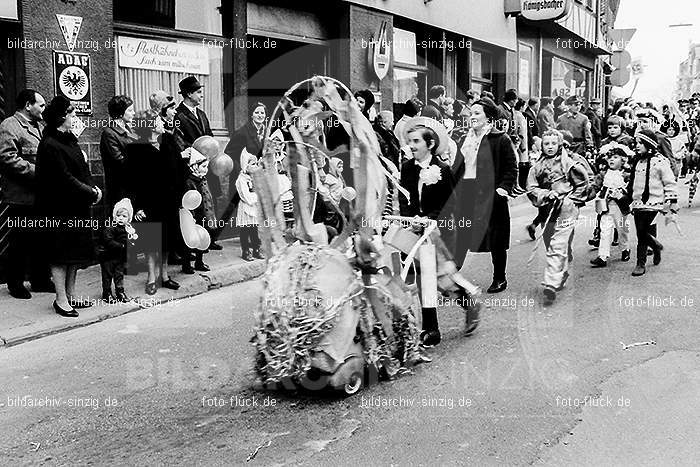 1967 Kinderzug am Veilchendienstag in Sinzig: KNVLSN-010248